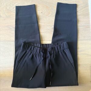 Lululemon Black On the Fly Pant 7/8 length size 6